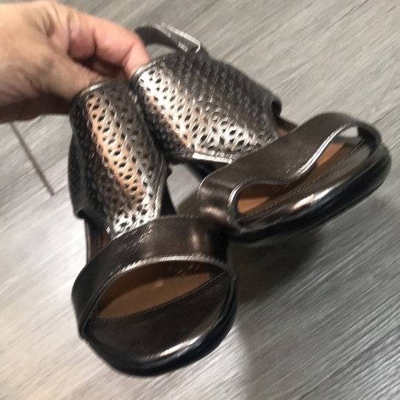 Eurosoft by Sofft Silver/Pewter “Vania” Comfort Heel Sandals NWT Size 11 - Picture 2 of 10